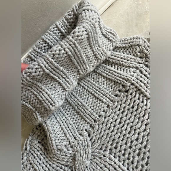 HYFVE Grey chunky cable knit cropped turtle neck sweater in medium - Picture 12 of 16